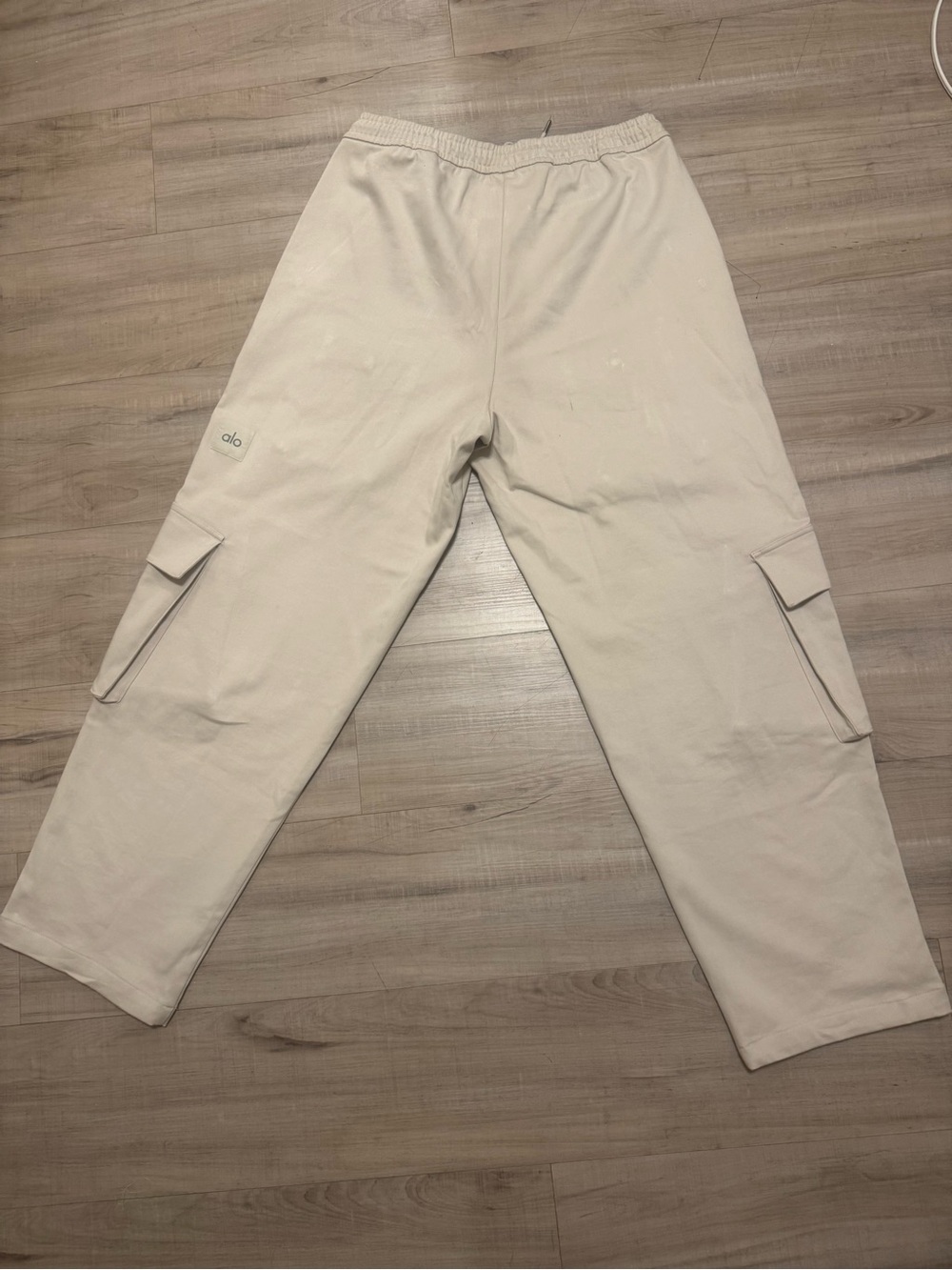 ALO Yoga Men's Cream Cargo Pants with Utility Pockets-M - Picture 4 of 6